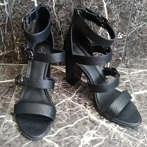 NWT Simply Vera Dusseldorf Sandals